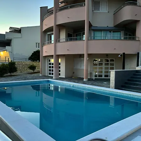 Analena - One Bedroom 1 아파트 시베니크