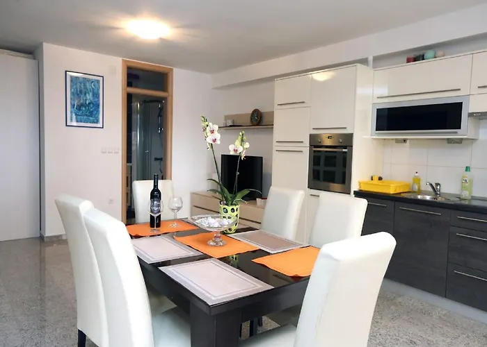 Analena - One Bedroom 1 *